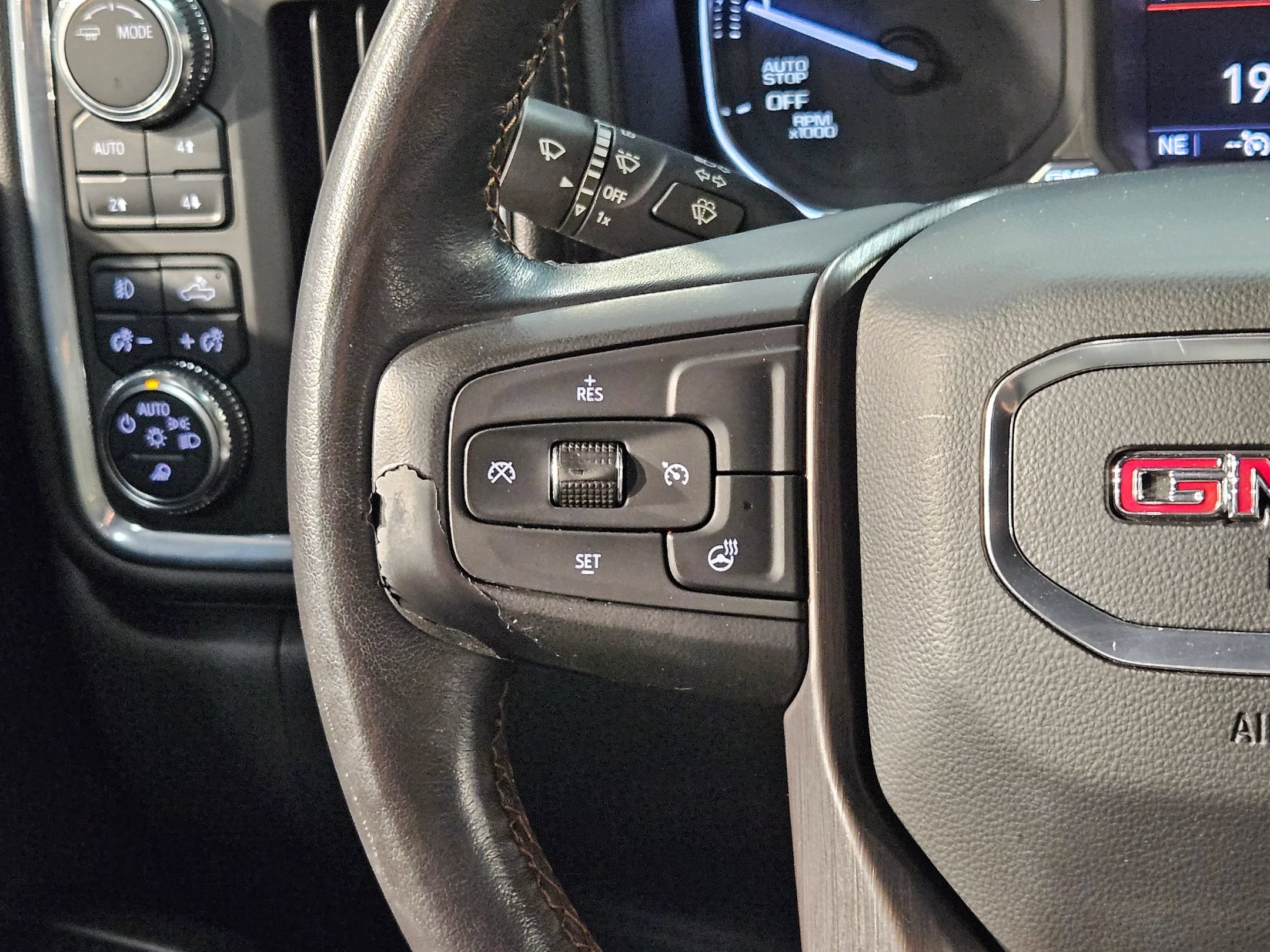 Used 2021 GMC Sierra 1500 AT4 w/ AT4 Preferred Package AWD/4WD image 27
