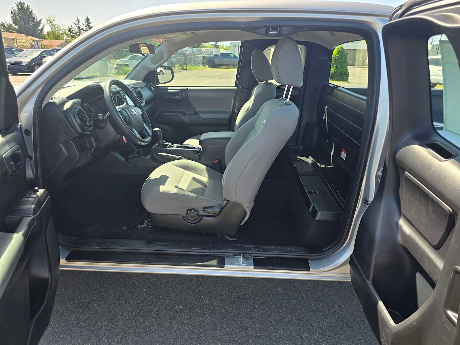 Used 2017 Toyota Tacoma SR RWD image 18