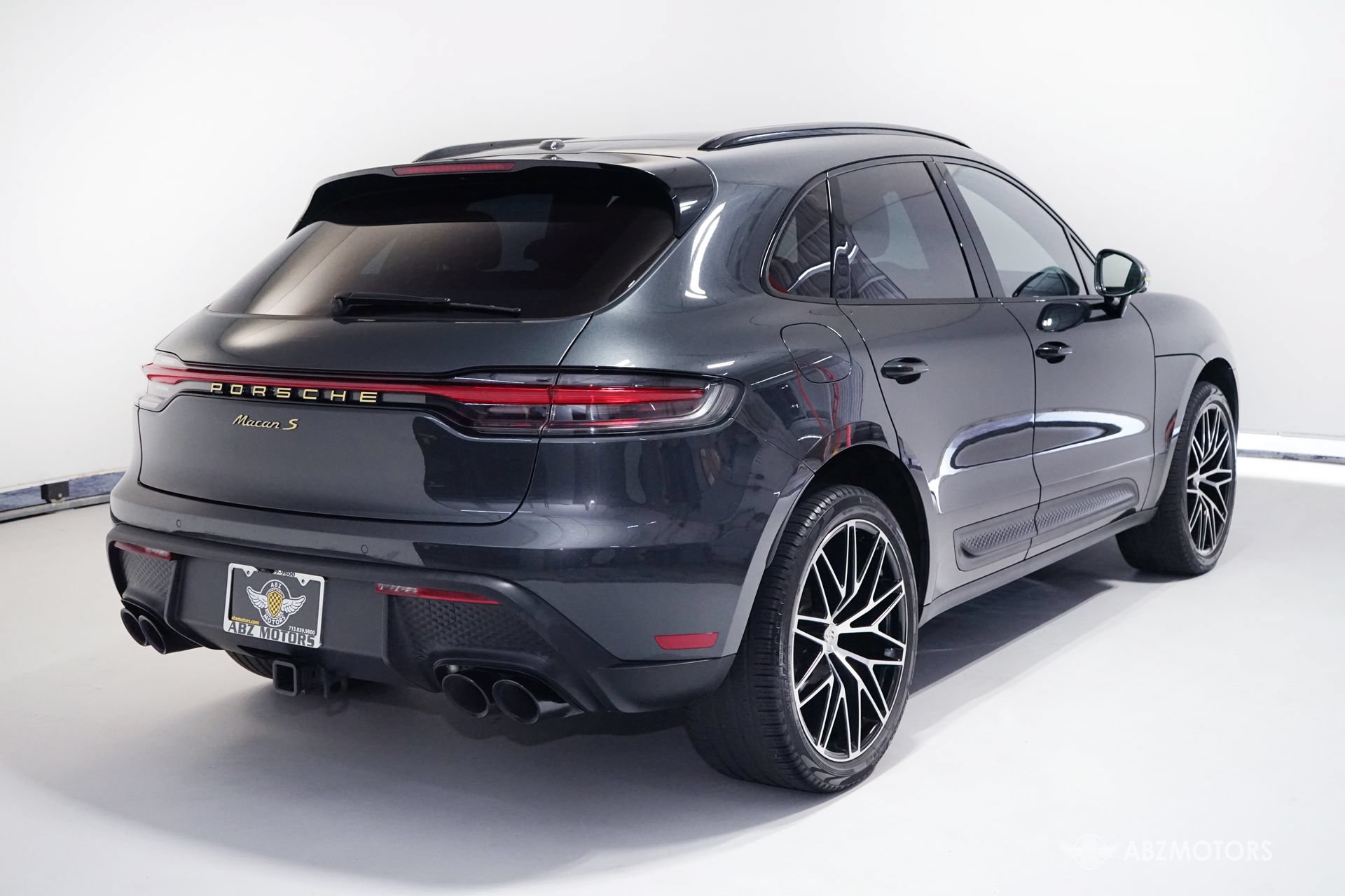 Used 2023 Porsche Macan S AWD/4WD image 5