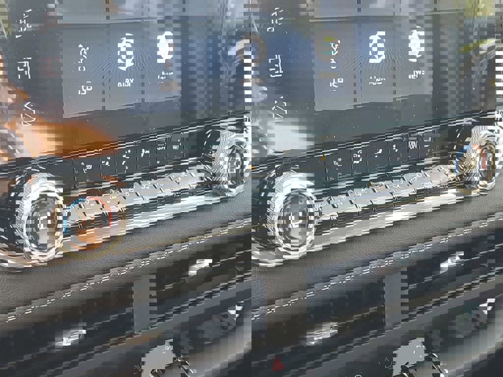 New 2025 Chevrolet Colorado LT w/ LT Convenience Package image 17