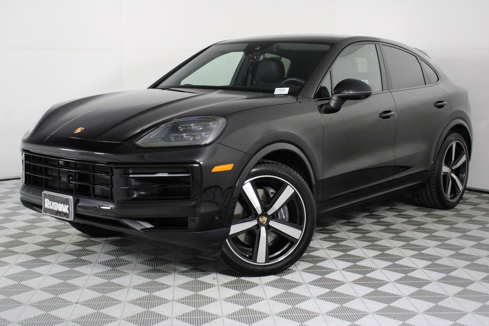 Certified 2025 Porsche Cayenne Coupe image 35