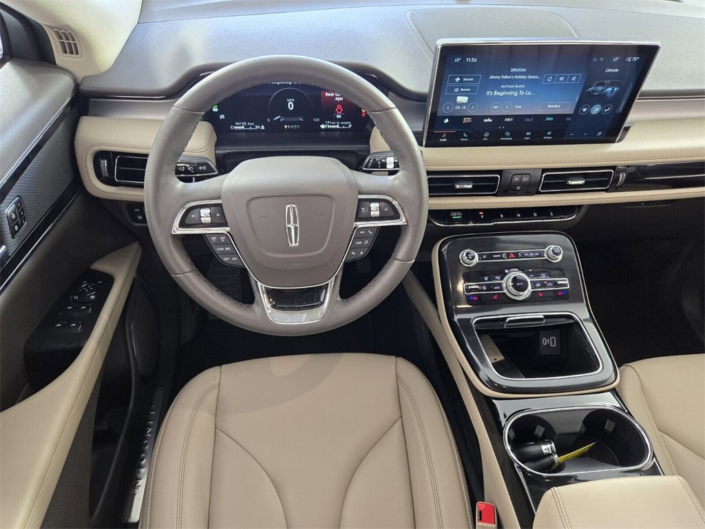 Used 2023 Lincoln Nautilus FWD w/ Premium Package image 10