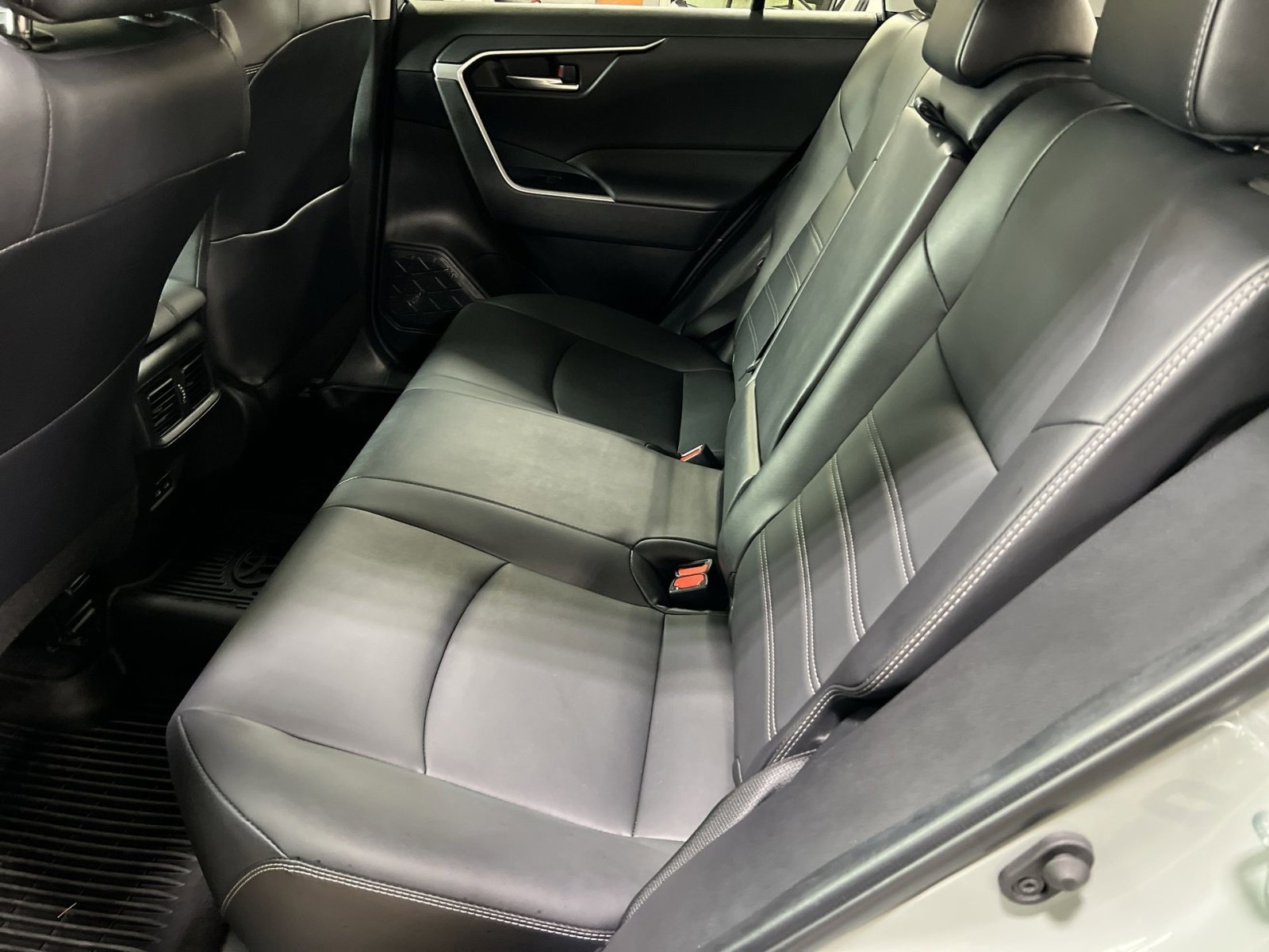 Used 2023 Toyota RAV4 XLE Premium image 23