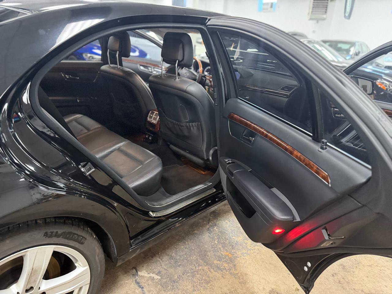 Used 2010 Mercedes-Benz S 550 4MATIC image 33