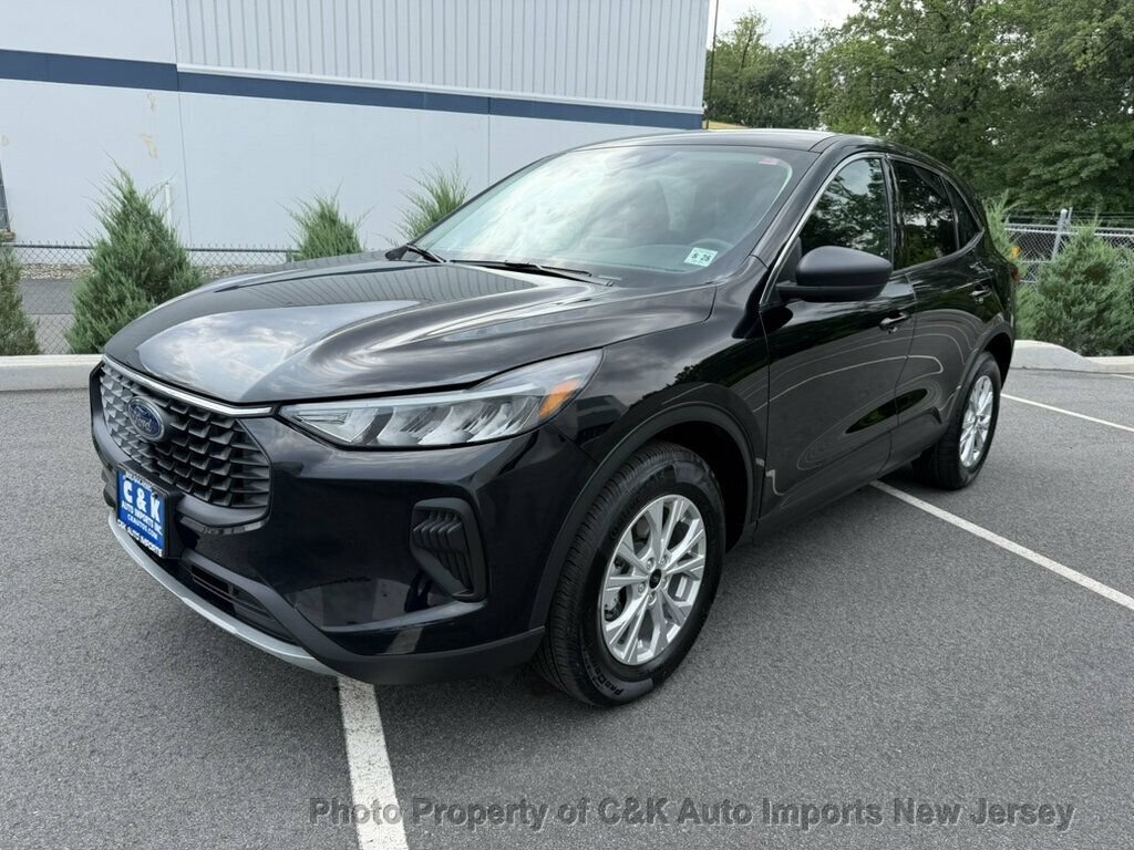 Used 2023 Ford Escape Active AWD/4WD image 1
