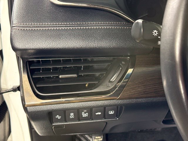 Used 2016 Toyota Avalon Limited w/ Toyota Safety Sense Package FWD image 21