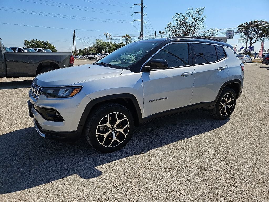 Used 2025 Jeep Compass Limited AWD/4WD image 2