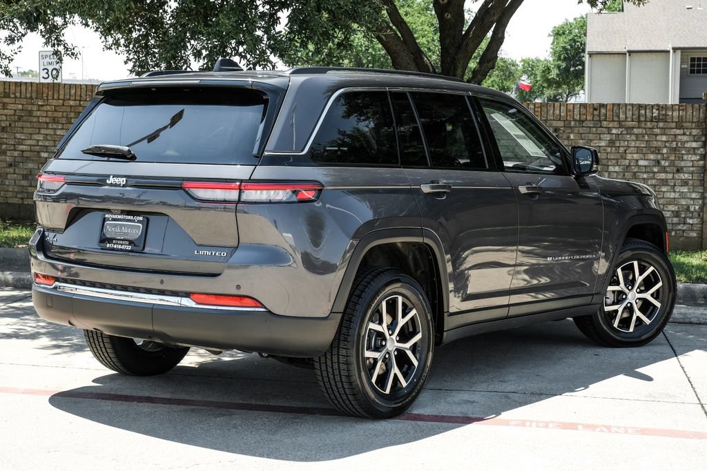 Used 2023 Jeep Grand Cherokee Limited AWD/4WD image 15