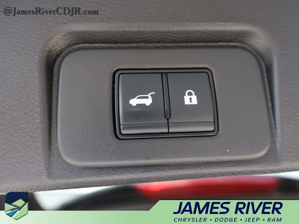 Used 2025 Nissan Rogue SV FWD image 16