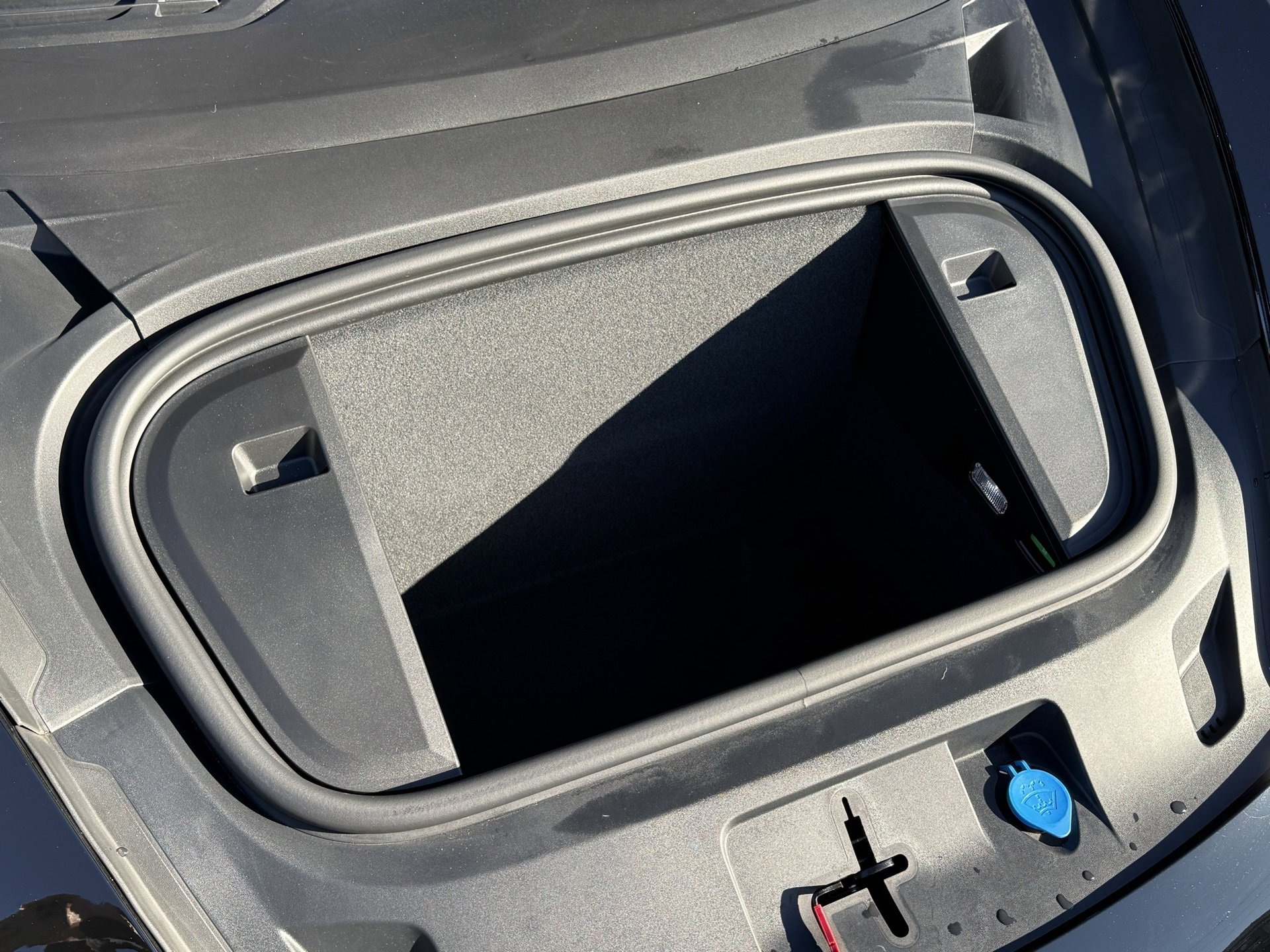 Used 2025 Porsche Taycan image 32