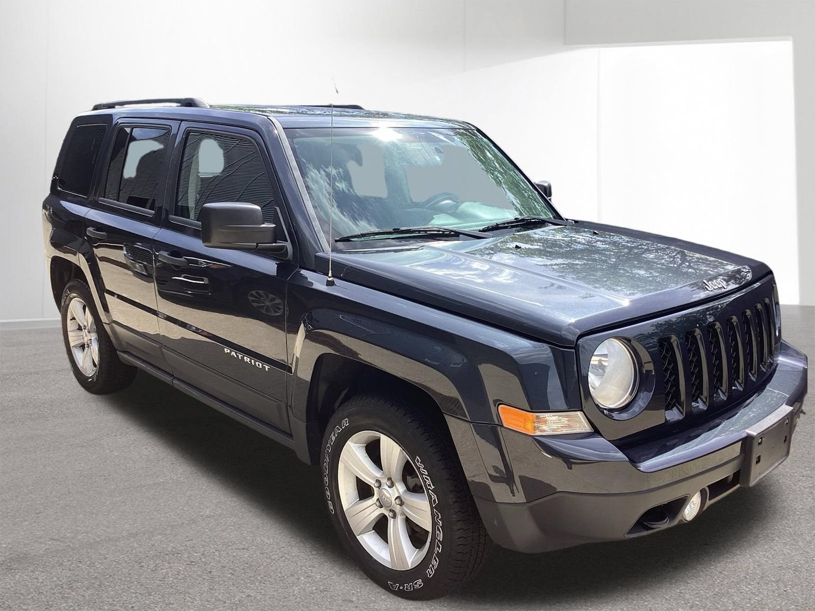 Used 2014 Jeep Patriot Sport AWD/4WD image 16