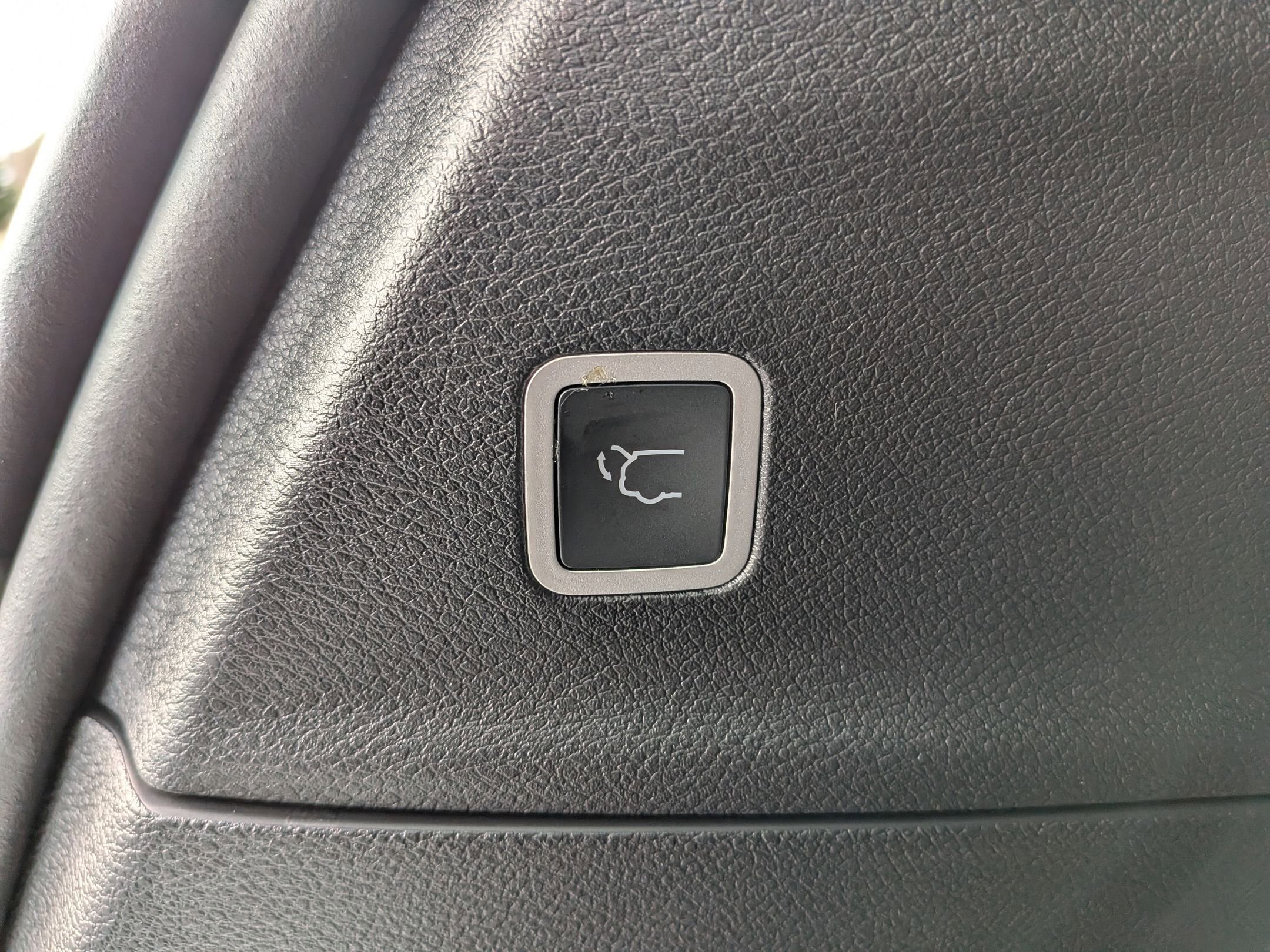 New 2026 Chrysler Pacifica Limited w/ Uconnect Theater Family Group image 37