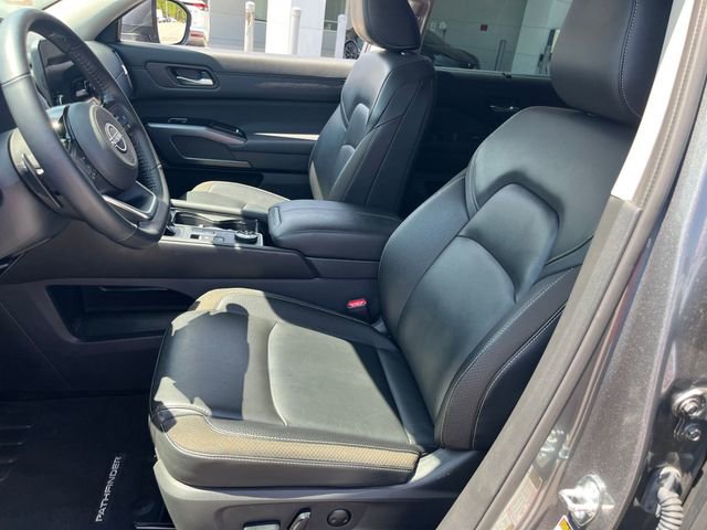Used 2025 Nissan Pathfinder SL AWD/4WD image 14