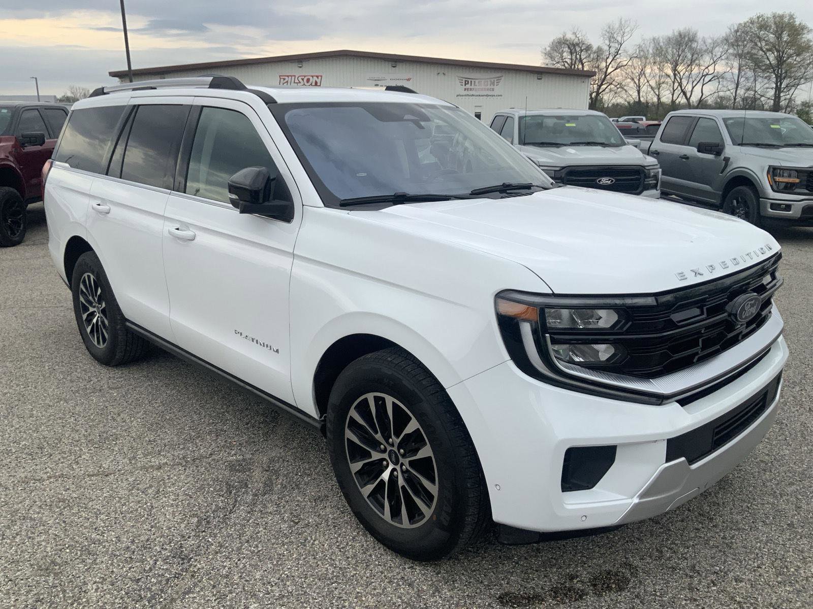 Used 2025 Ford Expedition Platinum image 2