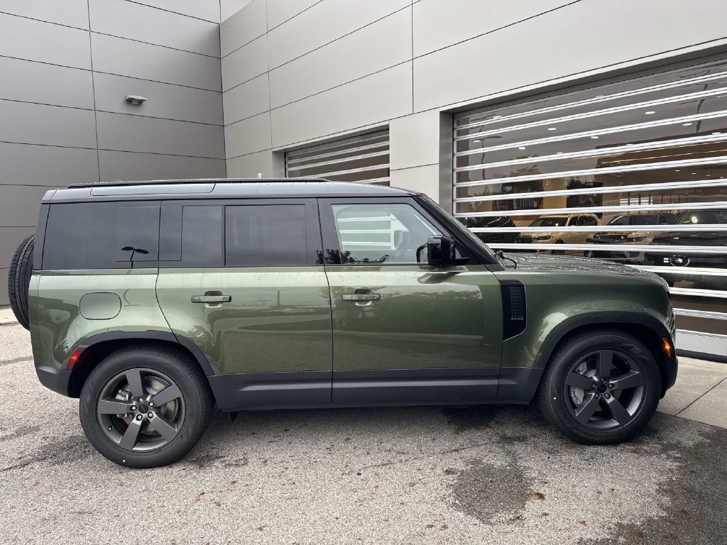 New 2026 Land Rover Defender 110 S AWD/4WD image 8