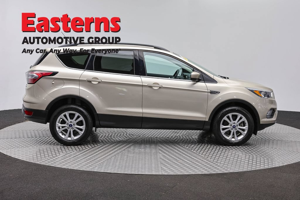 Used 2018 Ford Escape SE w/ SE Sync 3 Package AWD/4WD image 4