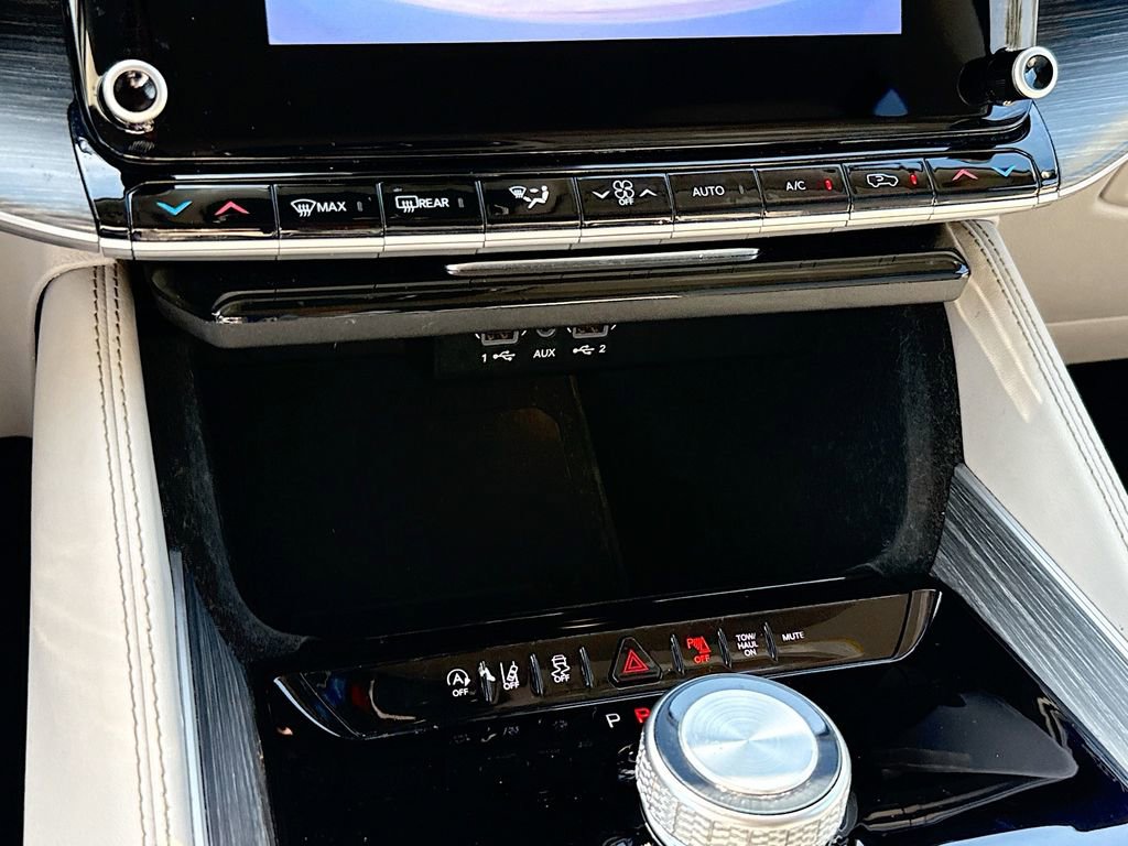 Used 2024 Jeep Wagoneer Series II w/ Flexible Seating Group RWD image 17