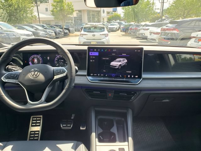 Certified 2025 Volkswagen Tiguan SE R-Line FWD image 23