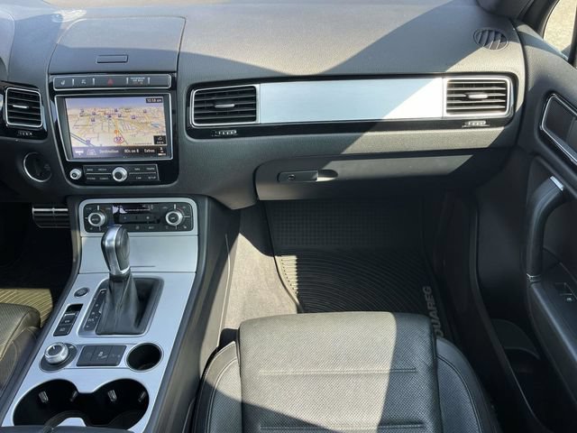 Used 2017 Volkswagen Touareg Wolfsburg Edition AWD/4WD image 19