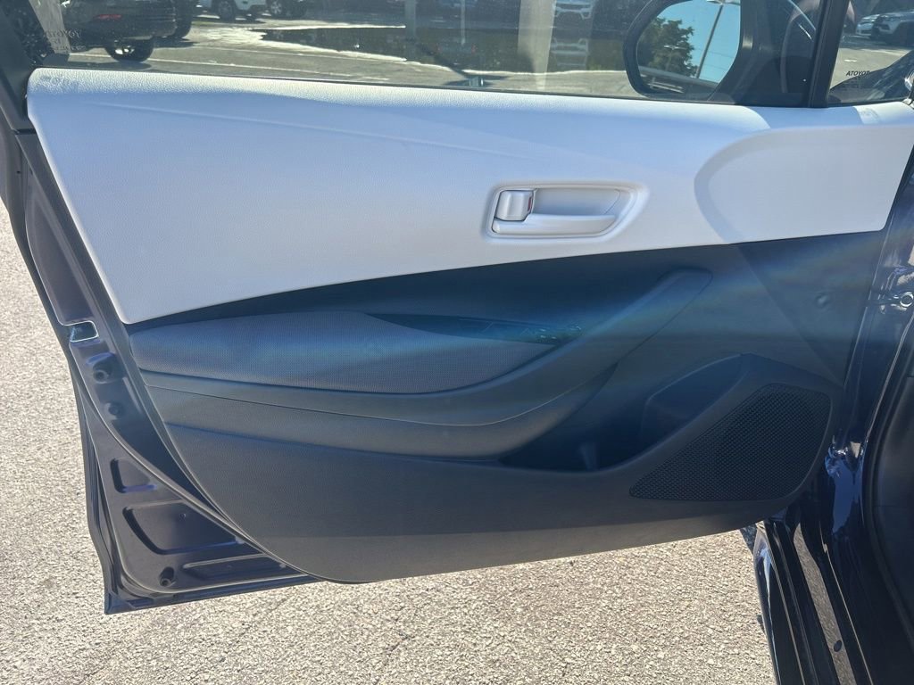 Used 2025 Toyota Corolla LE image 32