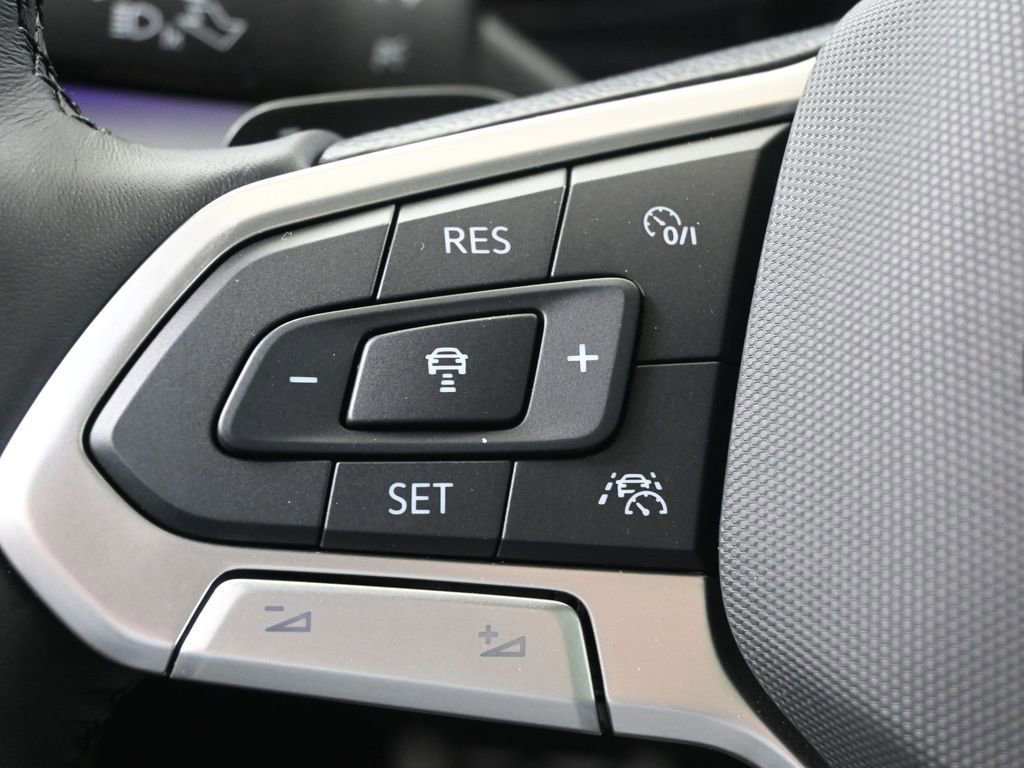 Used 2025 Volkswagen Atlas Cross Sport SEL R-Line image 26