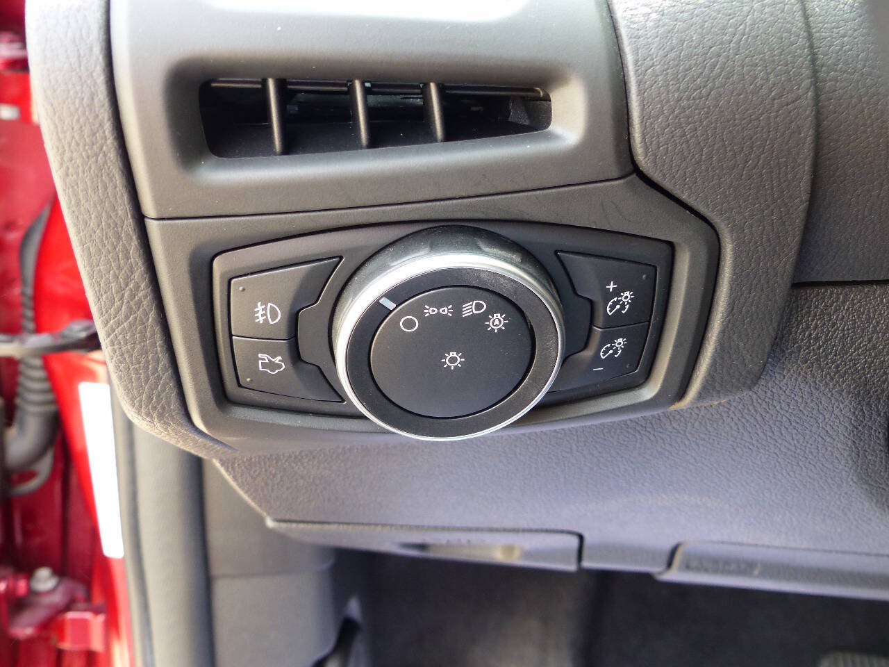 Used 2017 Ford Focus Titanium FWD image 25