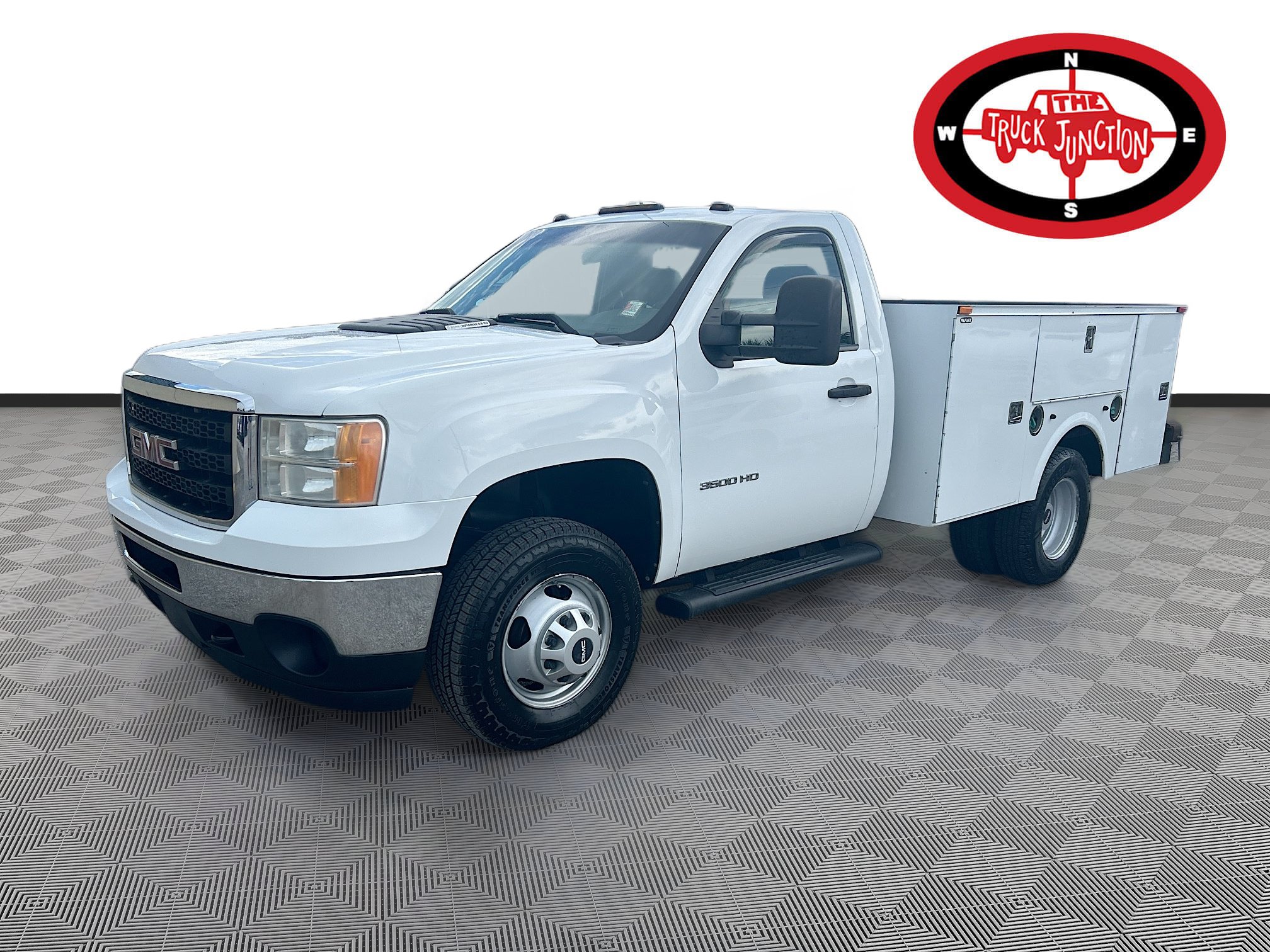 Used 2011 GMC Sierra 3500 W/T RWD image 3