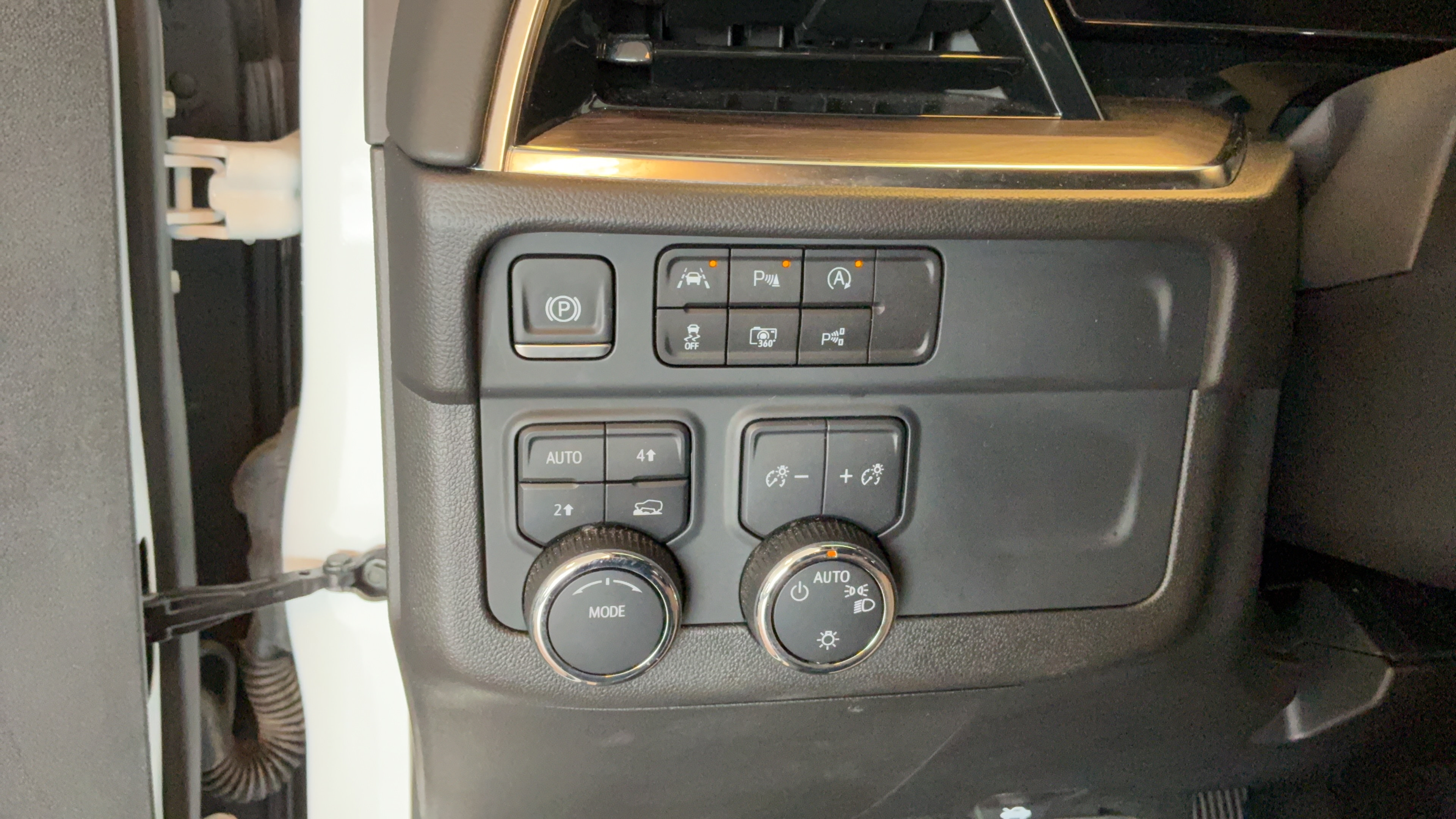 Used 2025 Chevrolet Suburban LT AWD/4WD image 18
