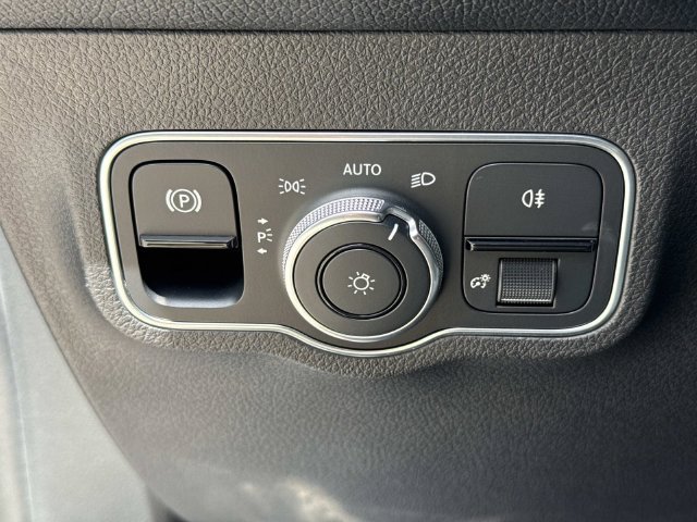 Used 2022 Mercedes-Benz GLB 35 AMG 4MATIC image 42