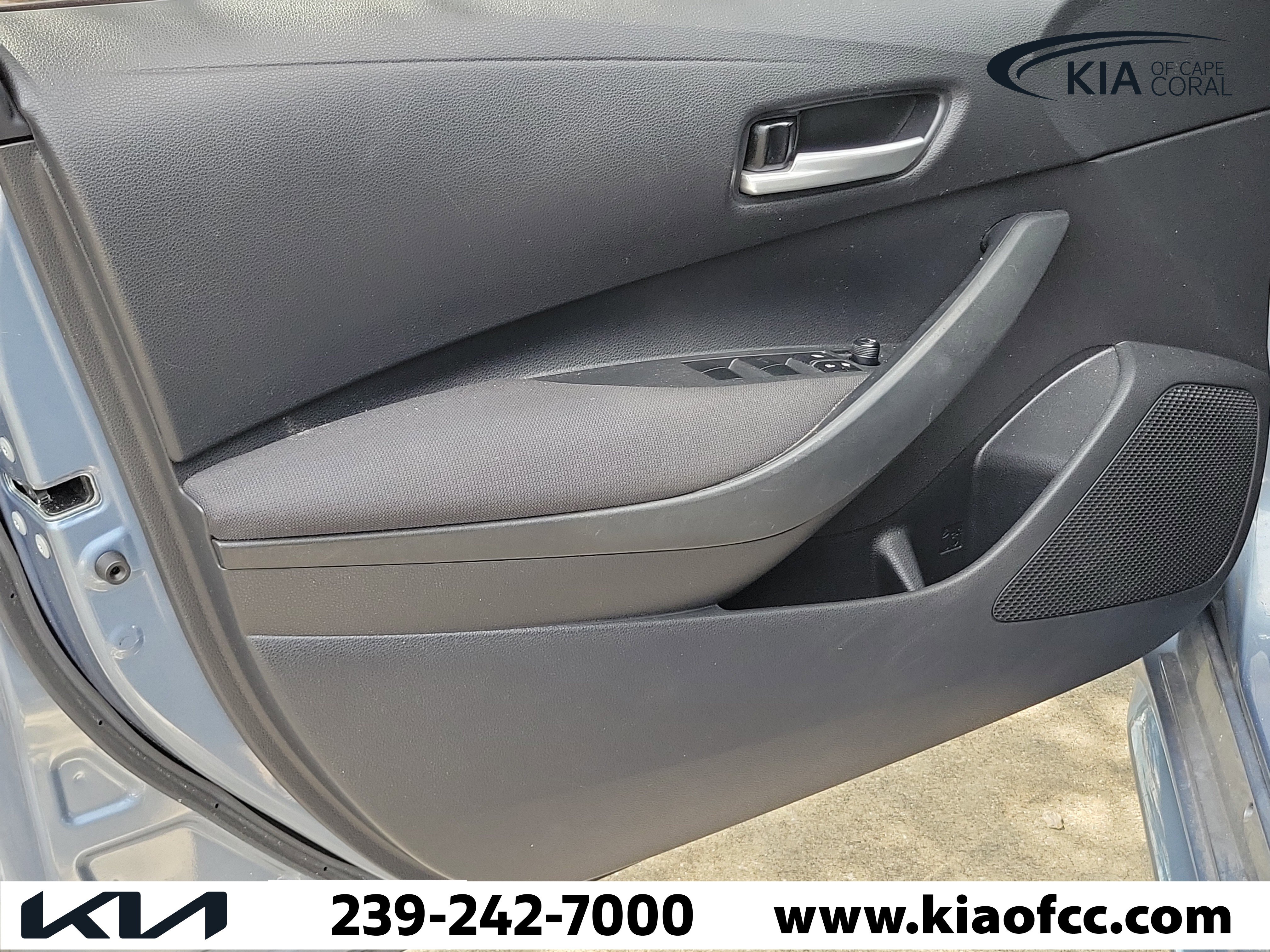 Used 2020 Toyota Corolla LE FWD image 13