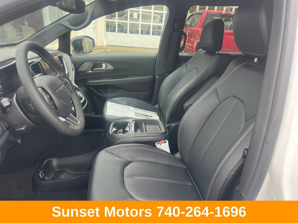 New 2027 Chrysler Pacifica Select FWD image 9