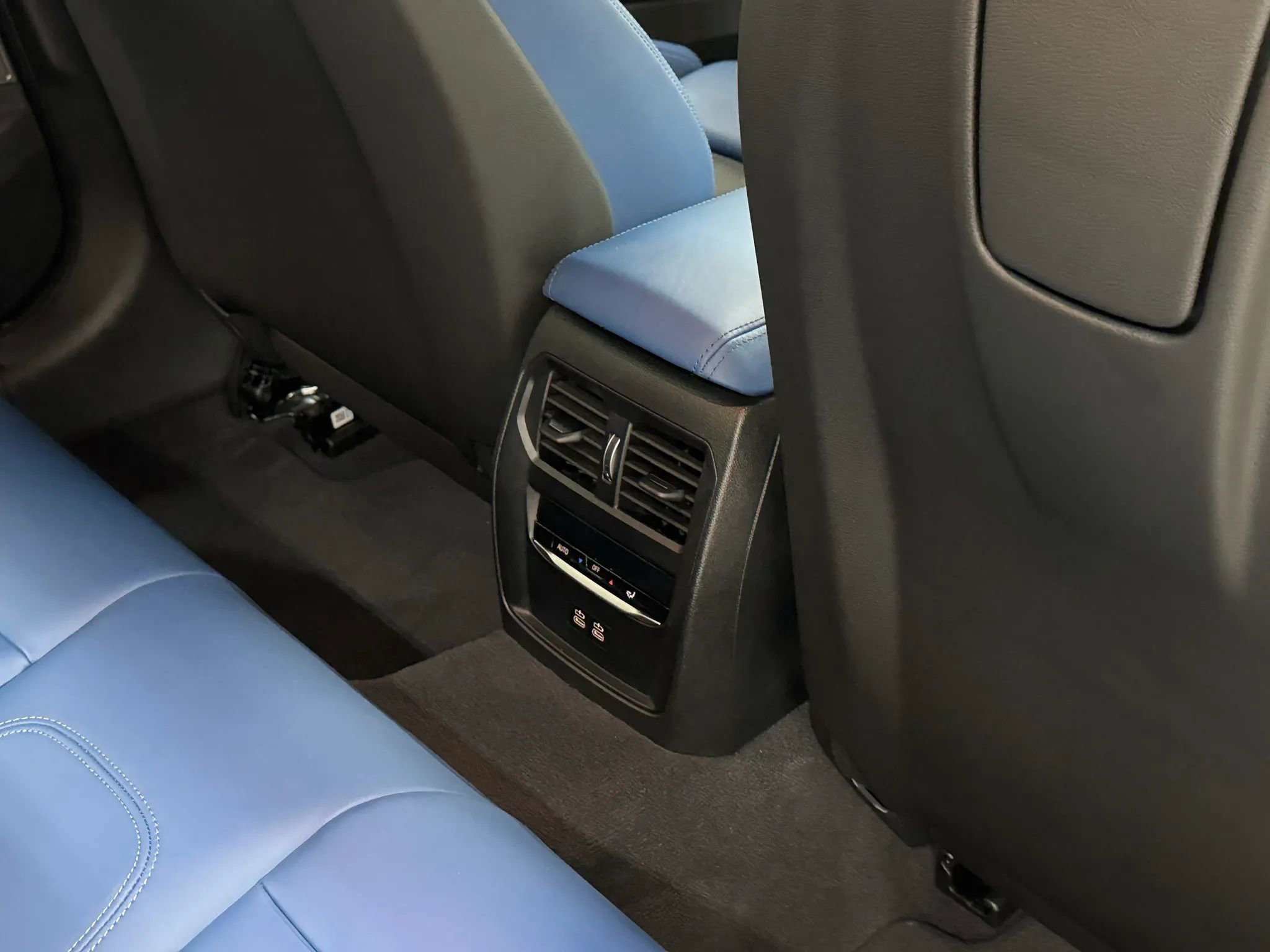 Used 2025 BMW M3 Sedan w/ Executive Package image 34