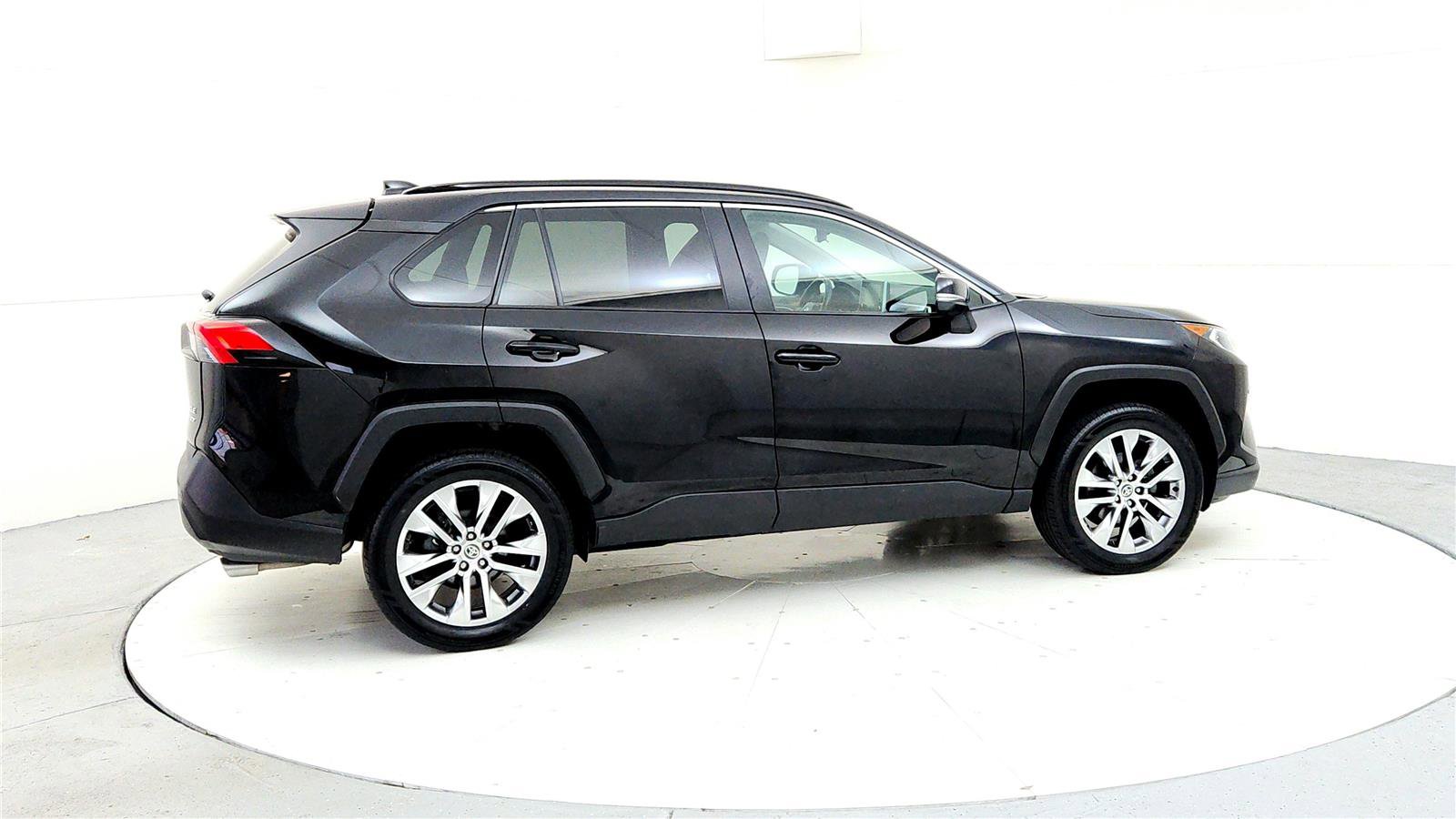 Used 2021 Toyota RAV4 XLE Premium AWD/4WD image 6