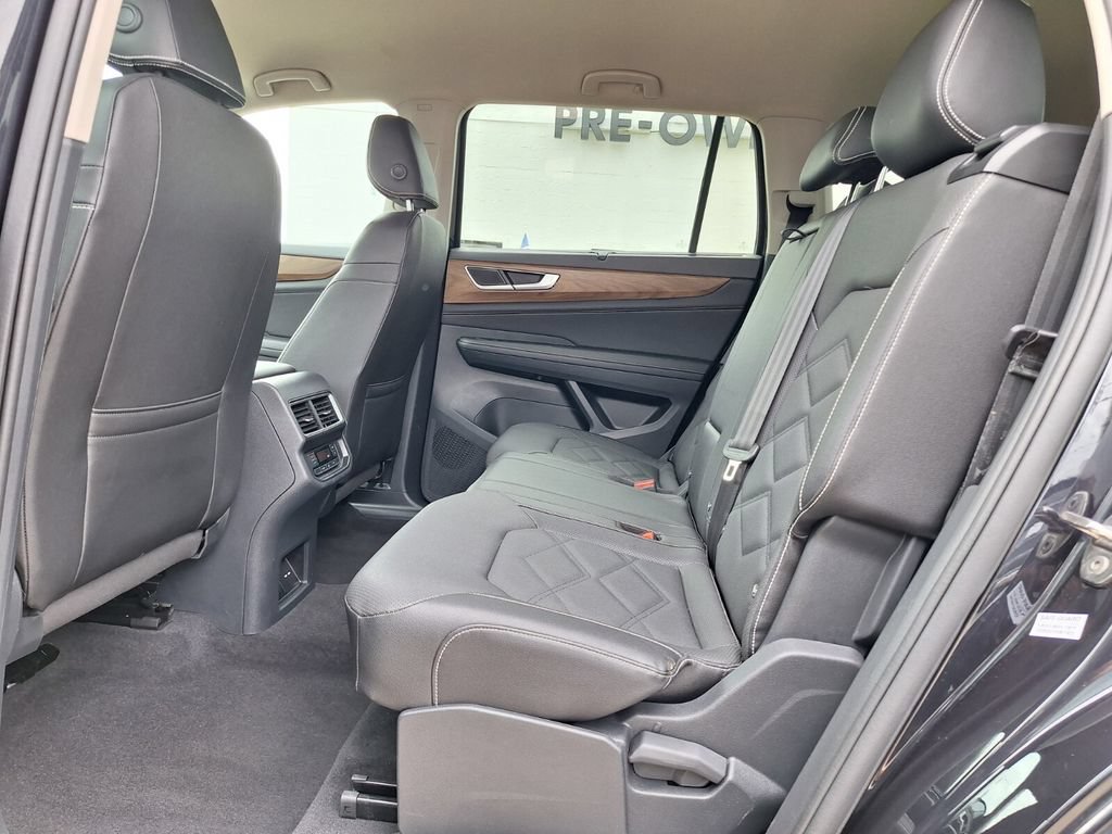 Used 2025 Volkswagen Atlas SE FWD image 13