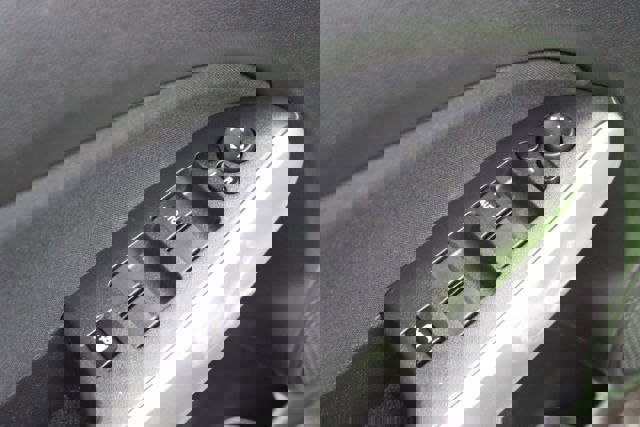 Used 2012 MAZDA MAZDA2 Touring FWD image 8