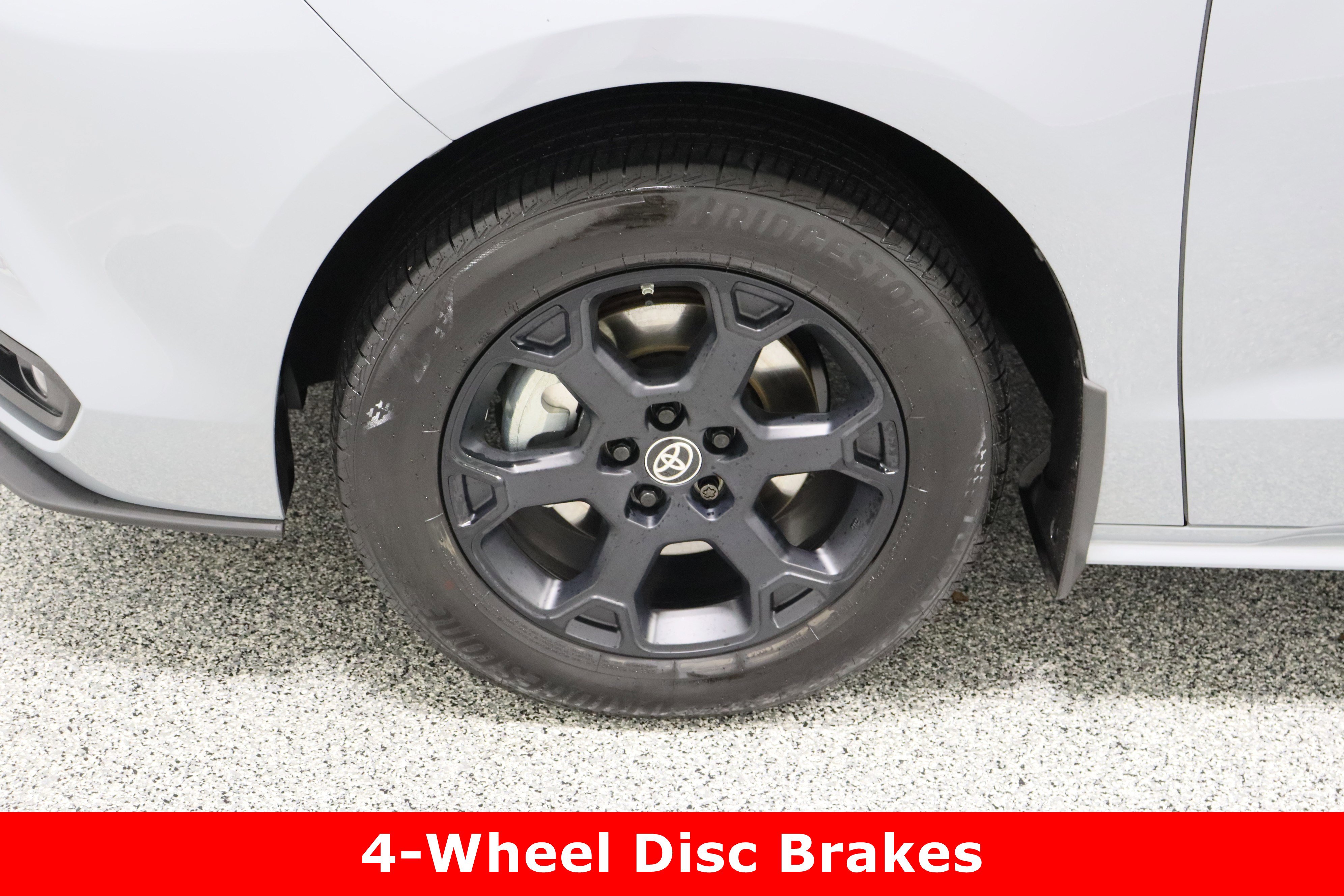 Used 2025 Toyota Sienna XLE Woodland Edition image 11