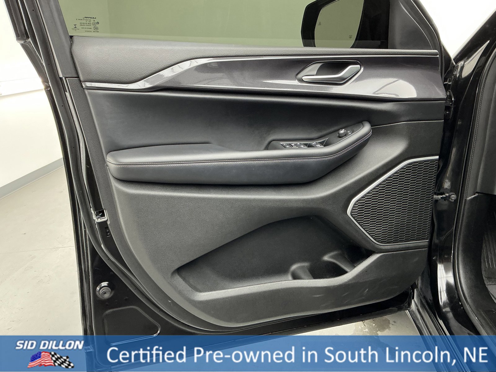 Used 2021 Jeep Grand Cherokee L Laredo image 16