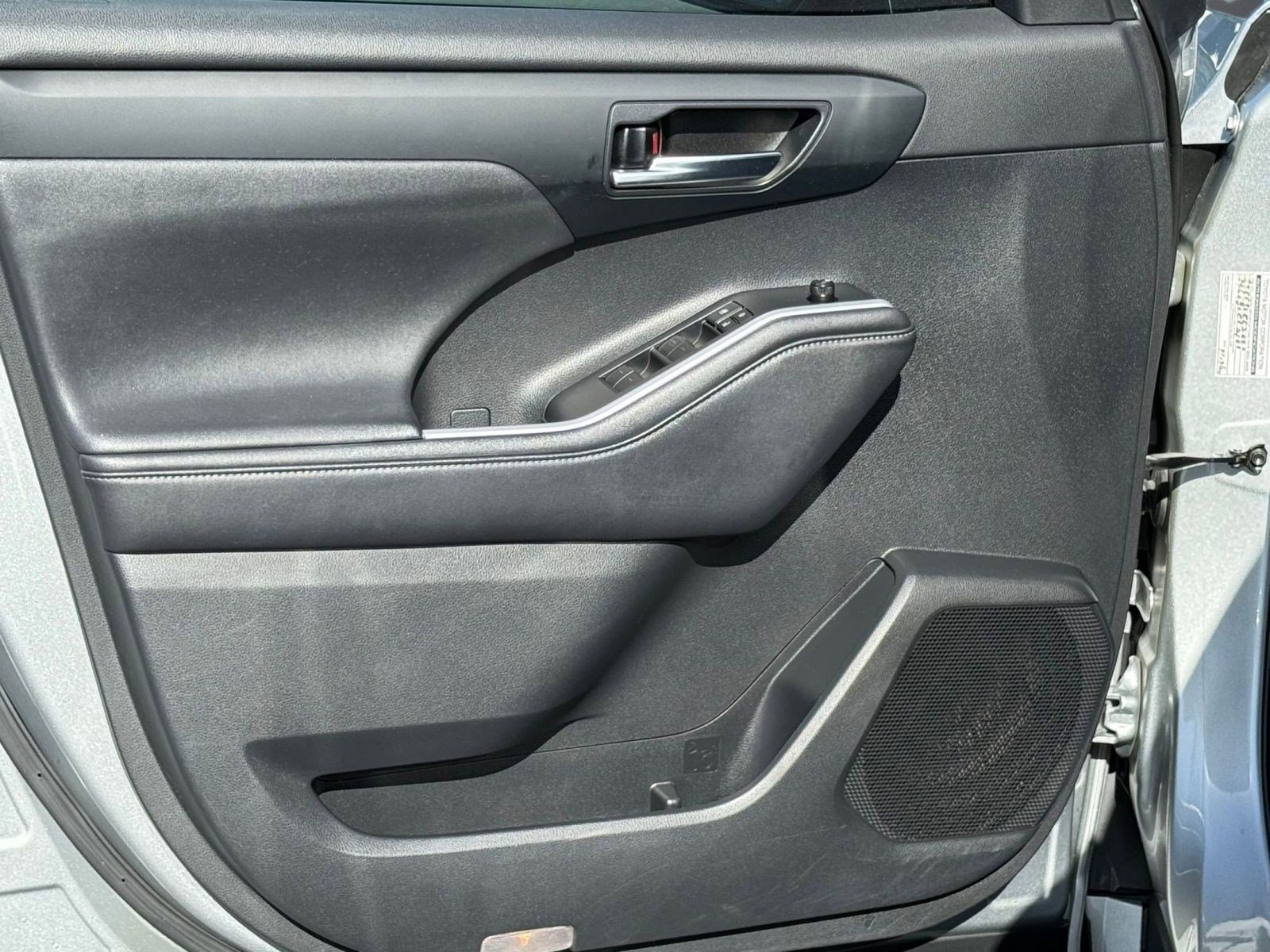 Used 2020 Toyota Highlander XLE image 13