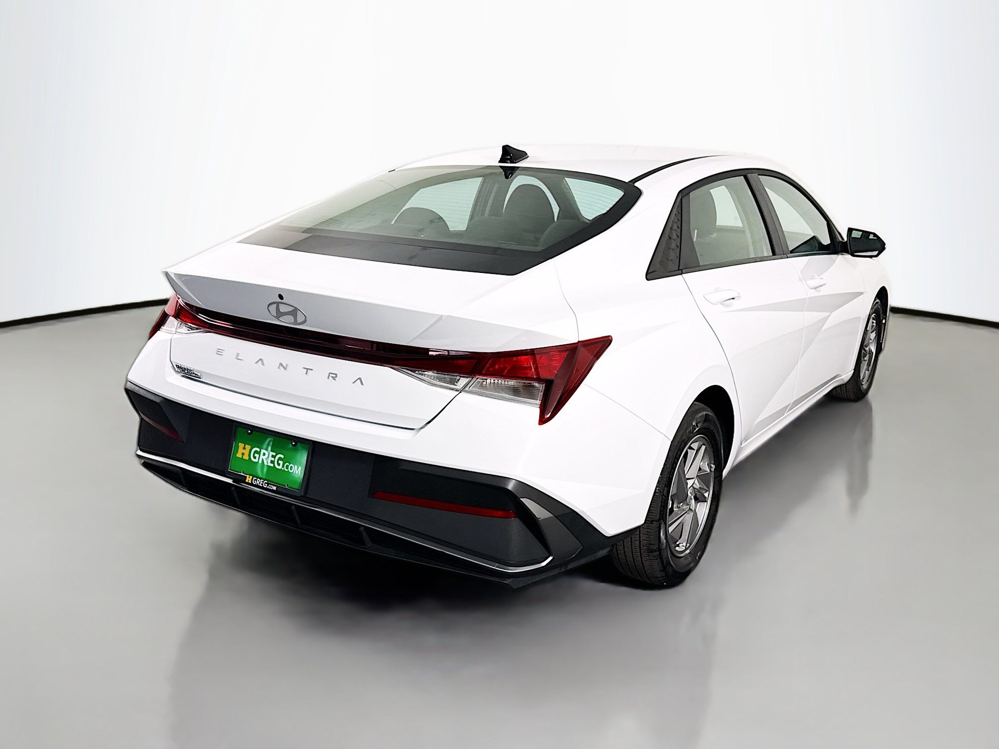 Used 2025 Hyundai Elantra SE FWD image 10