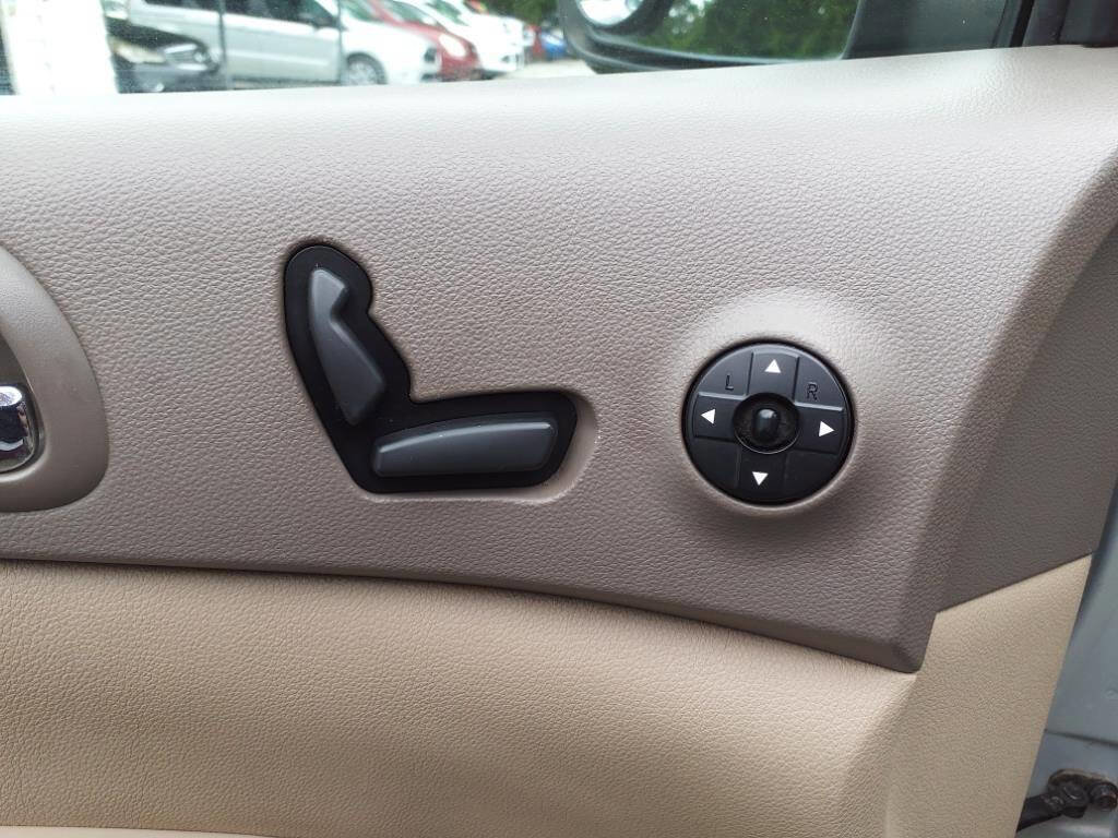 Used 2012 Kia Sedona EX image 9