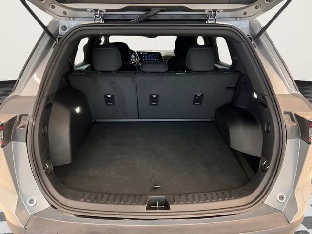 Used 2025 Chevrolet Equinox LT AWD/4WD image 11