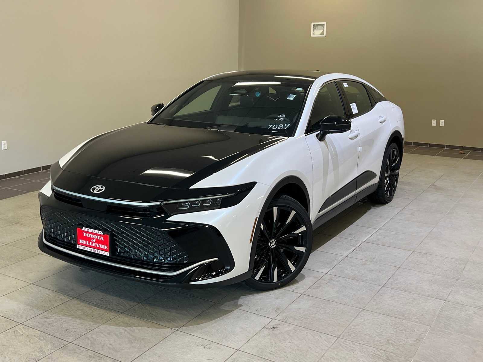 New 2026 Toyota Crown Platinum image 1