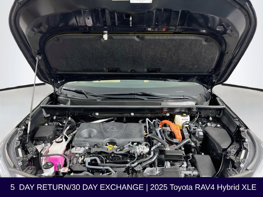 Used 2025 Toyota RAV4 XLE AWD/4WD image 33