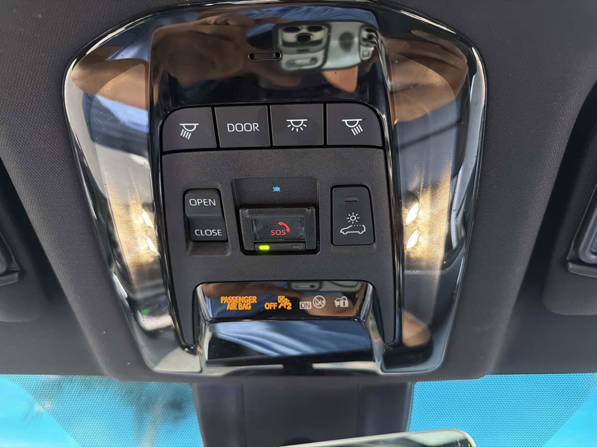 Used 2024 Toyota Venza Nightshade AWD/4WD image 32