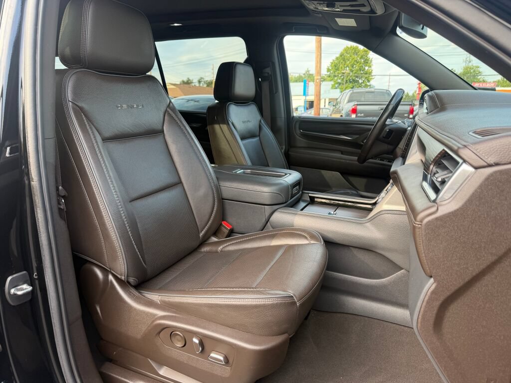 Used 2022 GMC Yukon XL Denali AWD/4WD image 30