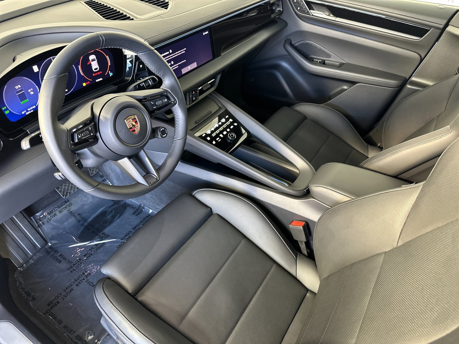 Certified 2025 Porsche Macan Electric RWD image 4
