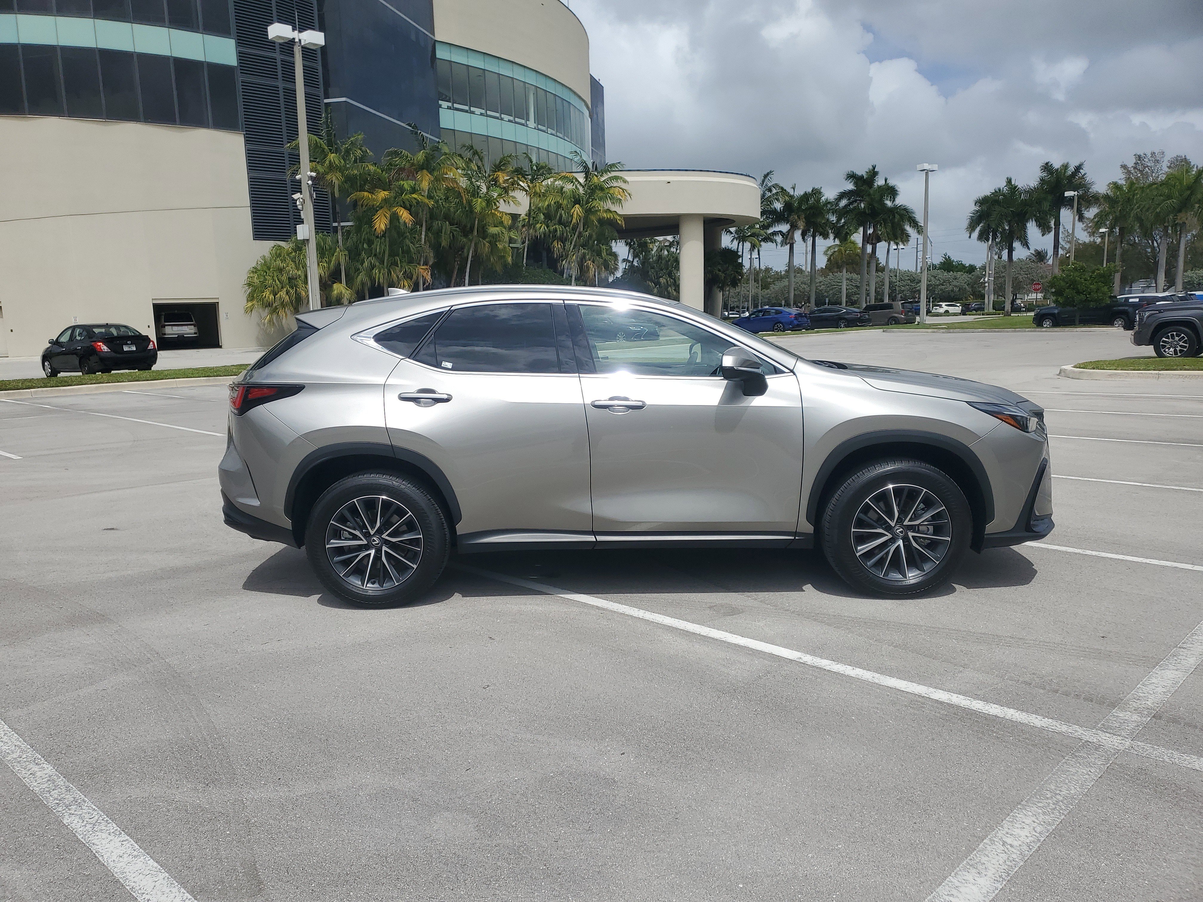 Used 2025 Lexus NX 250 FWD w/ Accessory Package (Z1) image 11