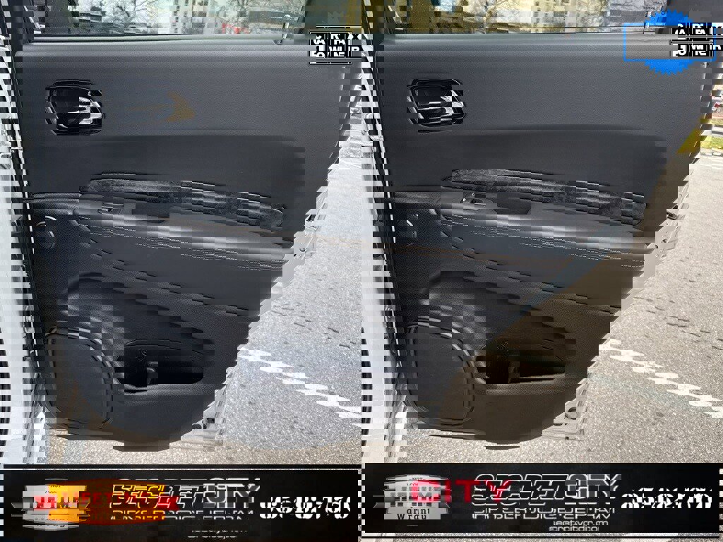 Used 2023 Dodge Durango R/T w/ Hemi Orange Plus Package image 15