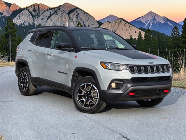 Used 2024 Jeep Compass Trailhawk AWD/4WD image 2
