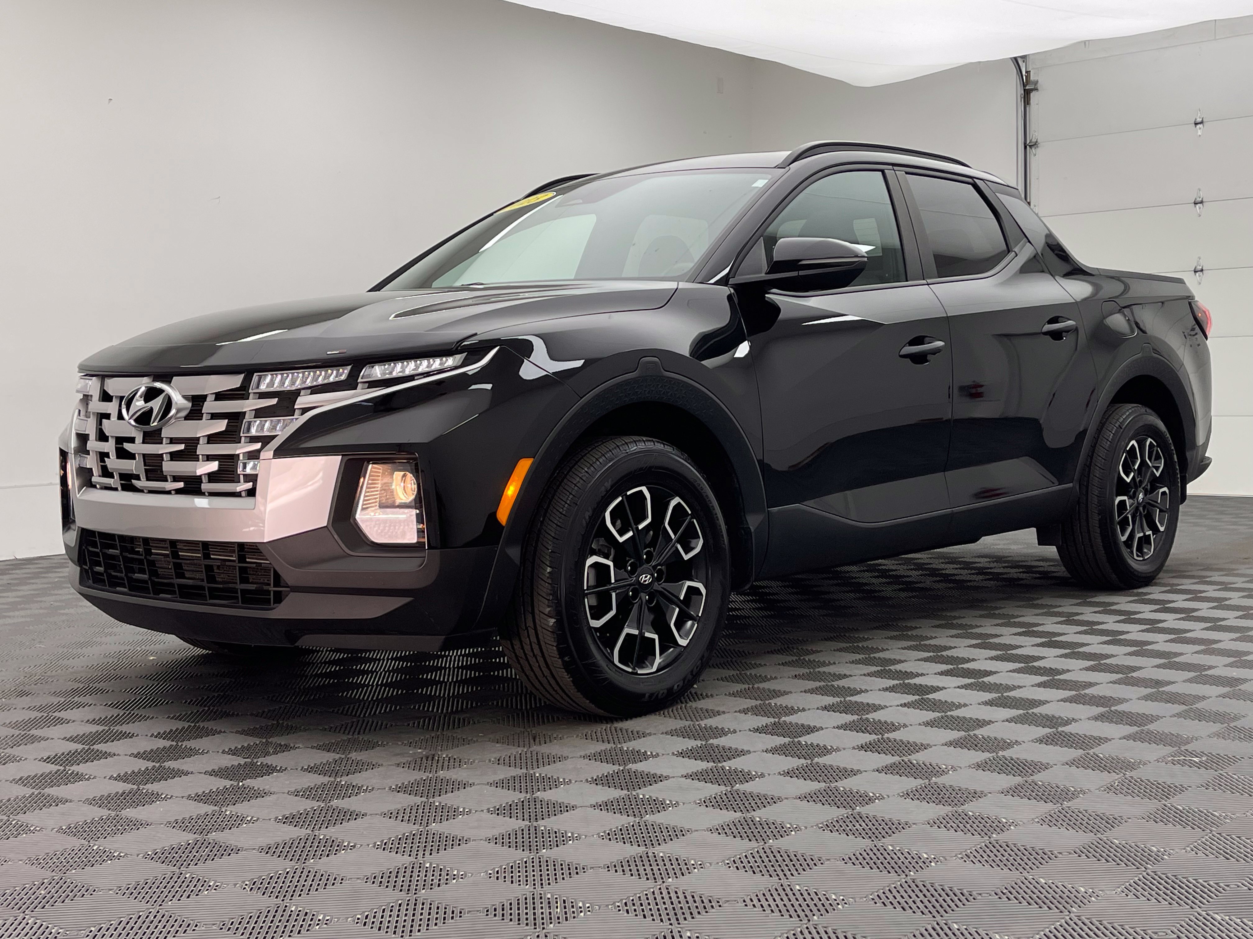 Used 2023 Hyundai Santa Cruz SEL w/ Activity Package AWD/4WD image 2